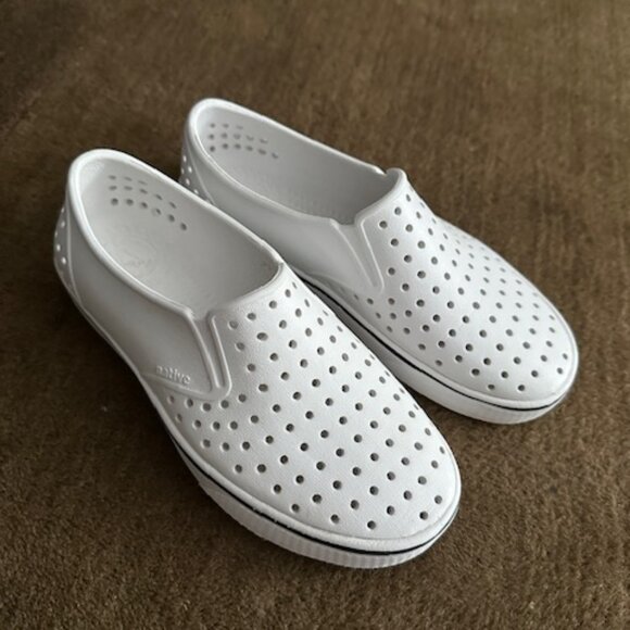 Native Miles Shoes size J3 - Picture 1 of 2